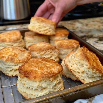 Easy Homemade Buttermilk Biscuits