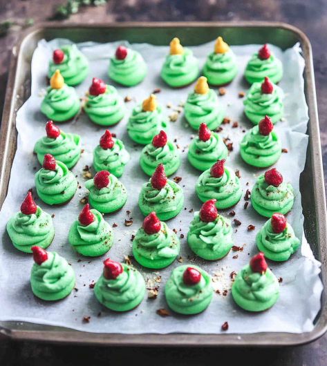 Easy Holiday Meringue Christmas Trees