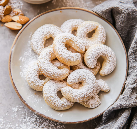 Easy Almond Crescent Cookies