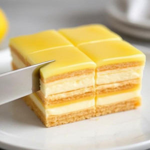 Easy No-Bake Lemon Eclair Cake