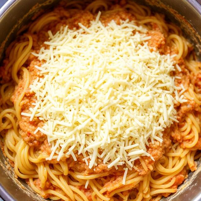 Easy Cheesy Tomato Chicken Pasta