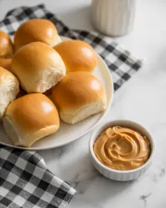 Easy Copycat Texas RoadHouse Rolls